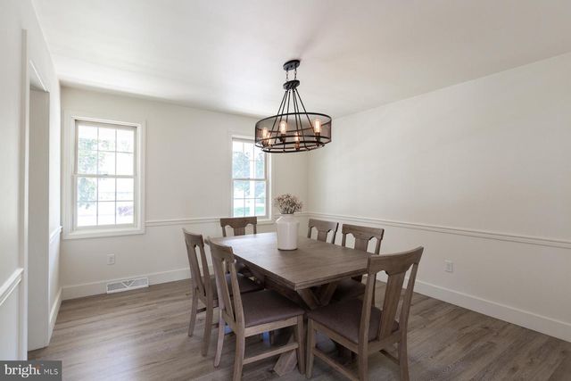 26 APRICOT AVE, Leola, PA 17540