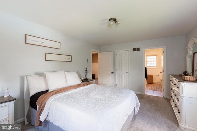 26 APRICOT AVE, Leola, PA 17540