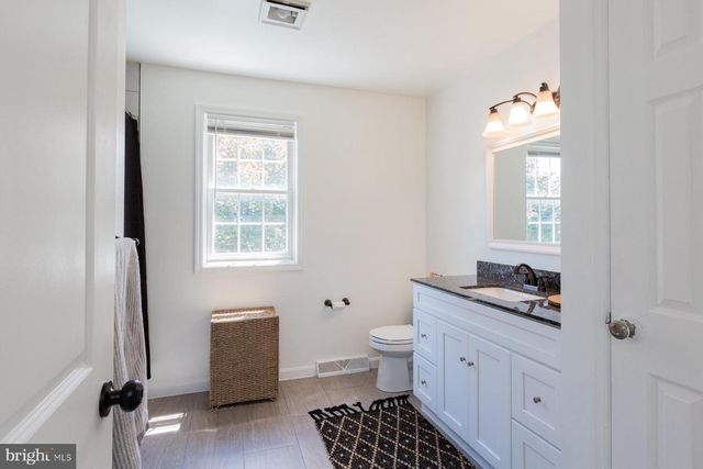 26 APRICOT AVE, Leola, PA 17540
