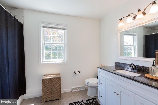 26 APRICOT AVE, Leola, PA 17540
