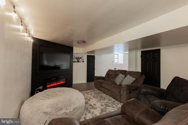 26 APRICOT AVE, Leola, PA 17540