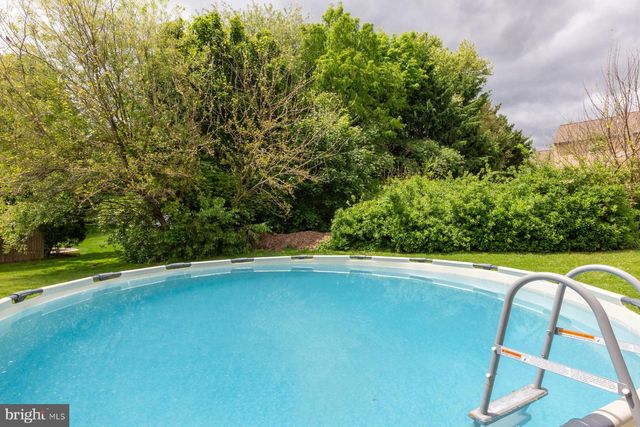 26 APRICOT AVE, Leola, PA 17540