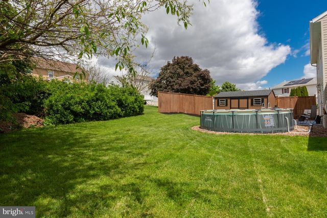 26 APRICOT AVE, Leola, PA 17540