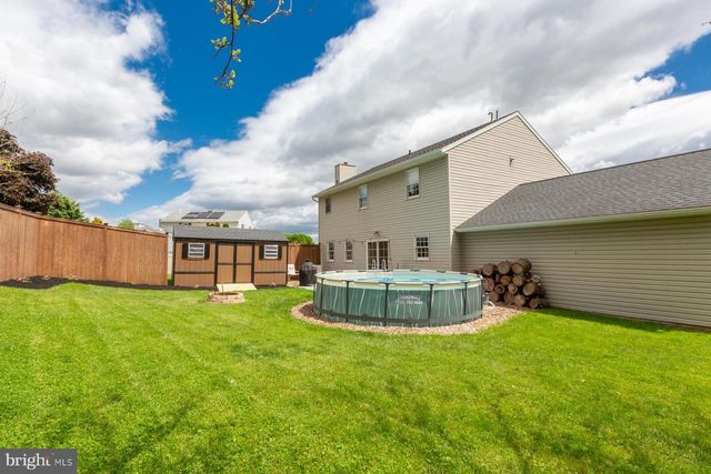 26 APRICOT AVE, Leola, PA 17540