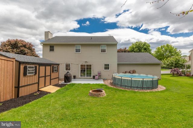 26 APRICOT AVE, Leola, PA 17540