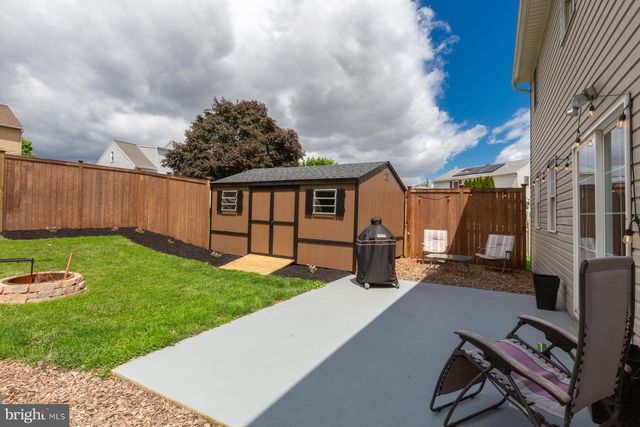 26 APRICOT AVE, Leola, PA 17540