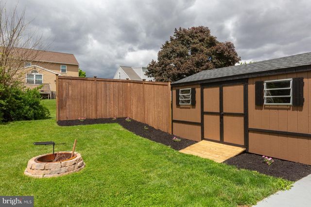 26 APRICOT AVE, Leola, PA 17540