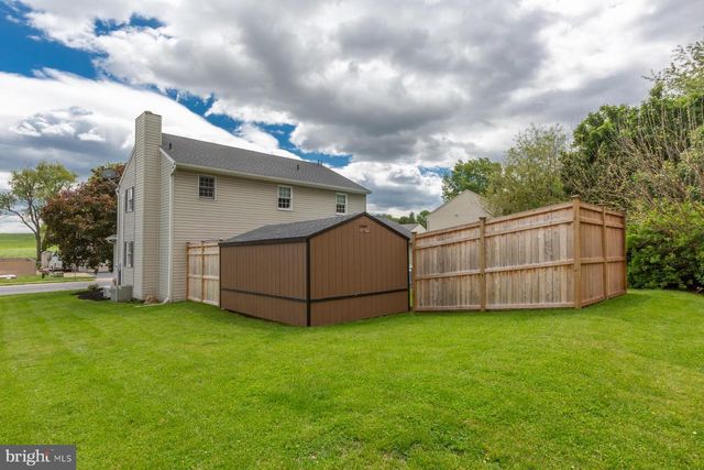 26 APRICOT AVE, Leola, PA 17540
