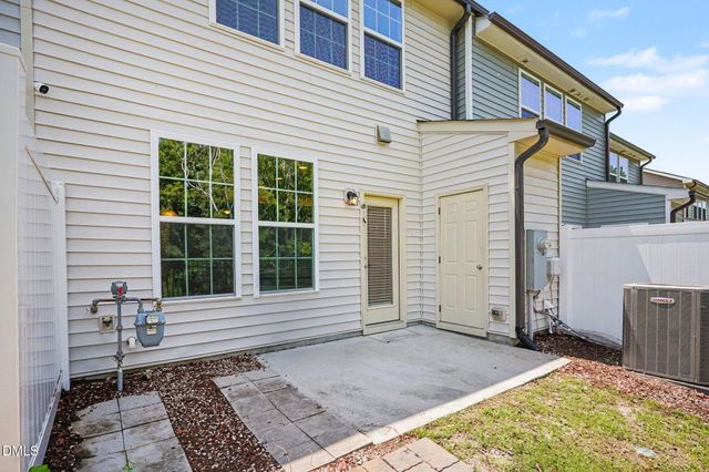 270 E Porthaven Way, Clayton, NC 27527