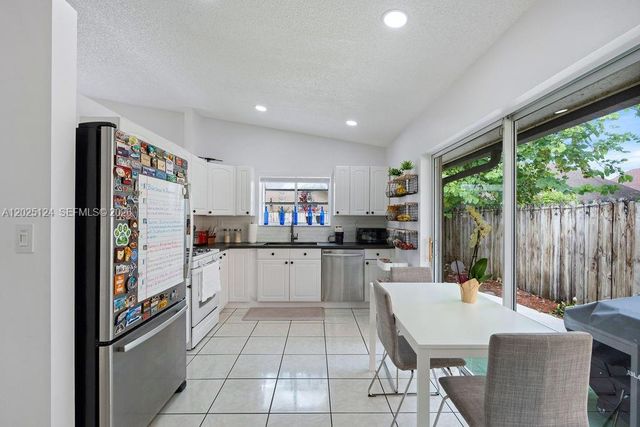 19080 NW 77th Ct, Hialeah, FL 33015