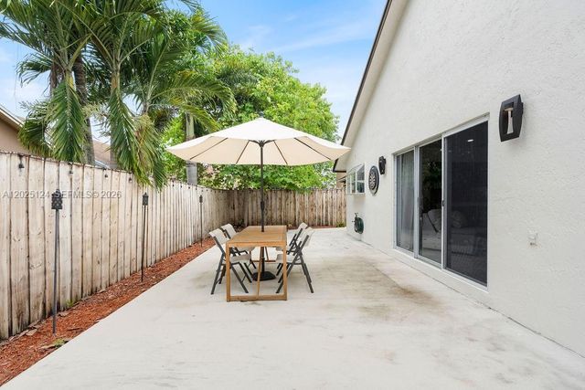 19080 NW 77th Ct, Hialeah, FL 33015