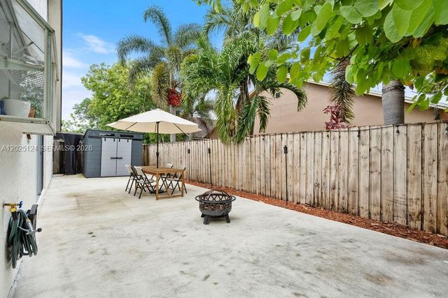 19080 NW 77th Ct, Hialeah, FL 33015