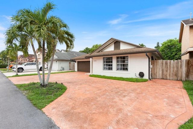 19080 NW 77th Ct, Hialeah, FL 33015