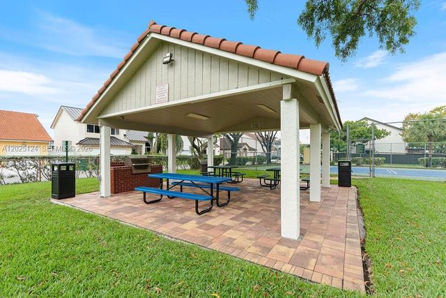 19080 NW 77th Ct, Hialeah, FL 33015
