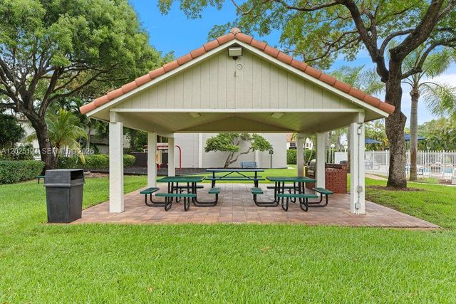 19080 NW 77th Ct, Hialeah, FL 33015