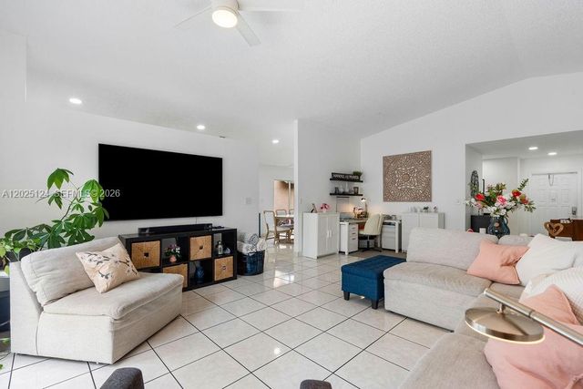 19080 NW 77th Ct, Hialeah, FL 33015