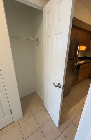 317 Wisconsin Avenue 1C, Oak Park, IL 60302