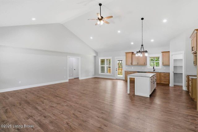 2114 Sportsman Lake Rd, Elizabethtown, KY 42701