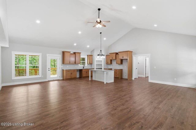 2114 Sportsman Lake Rd, Elizabethtown, KY 42701