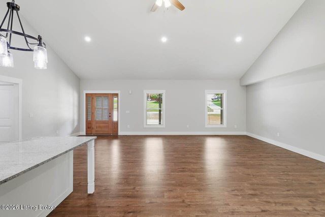 2114 Sportsman Lake Rd, Elizabethtown, KY 42701