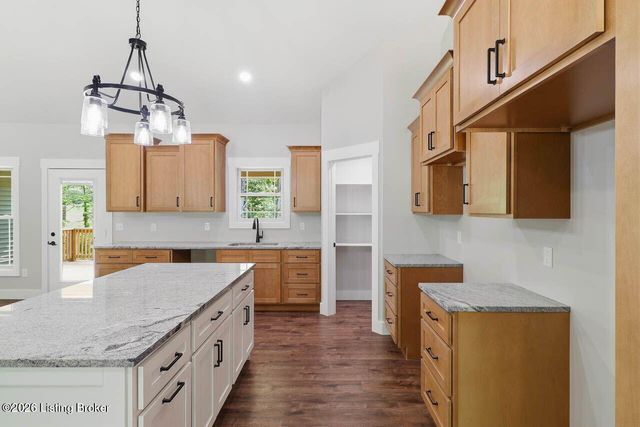 2114 Sportsman Lake Rd, Elizabethtown, KY 42701