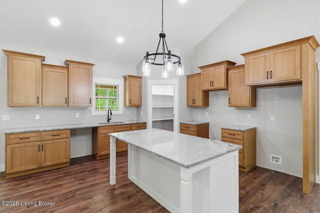 2114 Sportsman Lake Rd, Elizabethtown, KY 42701