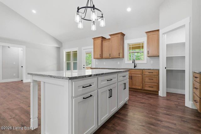 2114 Sportsman Lake Rd, Elizabethtown, KY 42701