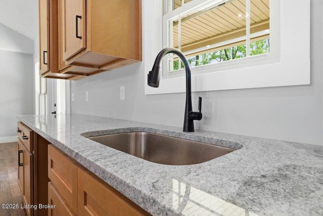 2114 Sportsman Lake Rd, Elizabethtown, KY 42701