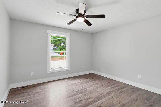 2114 Sportsman Lake Rd, Elizabethtown, KY 42701