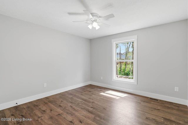 2114 Sportsman Lake Rd, Elizabethtown, KY 42701