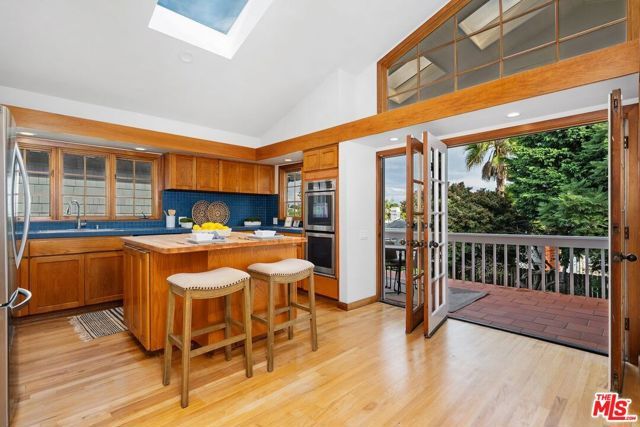 2200 N Poinsettia Avenue, Manhattan Beach, CA 90266