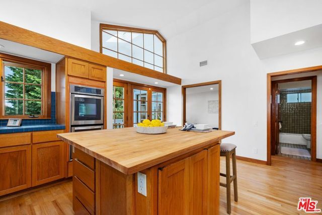 2200 N Poinsettia Avenue, Manhattan Beach, CA 90266