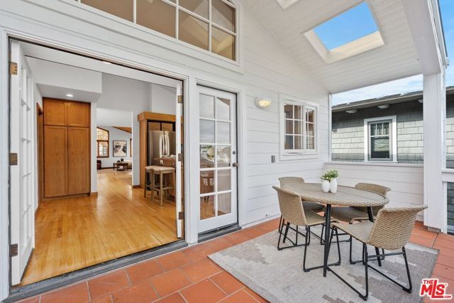 2200 N Poinsettia Avenue, Manhattan Beach, CA 90266