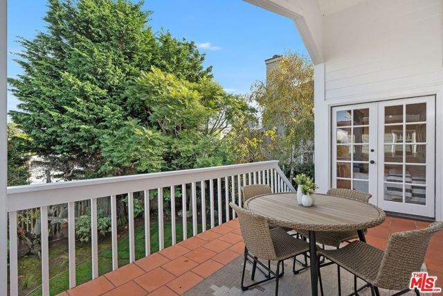 2200 N Poinsettia Avenue, Manhattan Beach, CA 90266