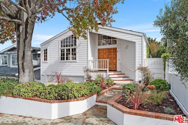 2200 N Poinsettia Avenue, Manhattan Beach, CA 90266