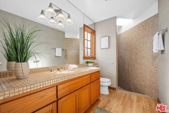 2200 N Poinsettia Avenue, Manhattan Beach, CA 90266