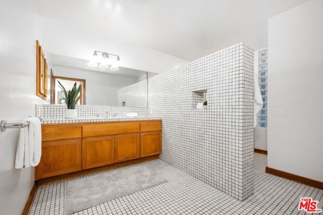 2200 N Poinsettia Avenue, Manhattan Beach, CA 90266