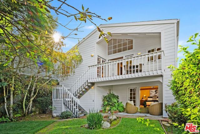 2200 N Poinsettia Avenue, Manhattan Beach, CA 90266