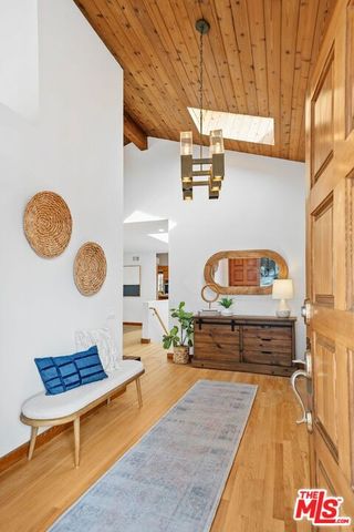 2200 N Poinsettia Avenue, Manhattan Beach, CA 90266