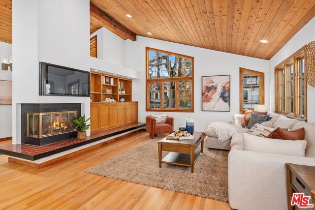 2200 N Poinsettia Avenue, Manhattan Beach, CA 90266