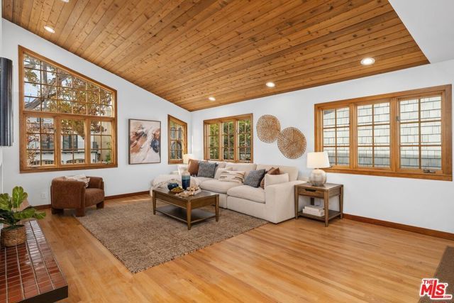 2200 N Poinsettia Avenue, Manhattan Beach, CA 90266