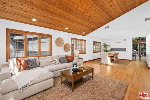 2200 N Poinsettia Avenue, Manhattan Beach, CA 90266