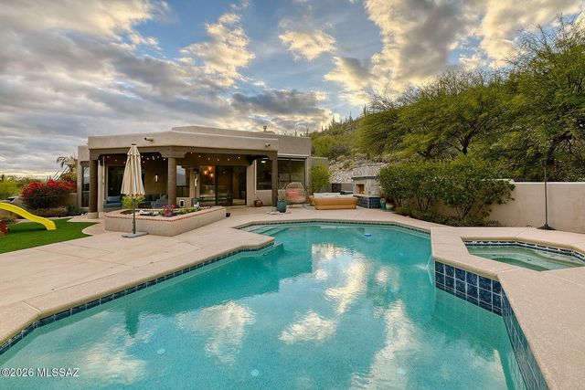 6261 E Calle De Mirar, Tucson, AZ 85750