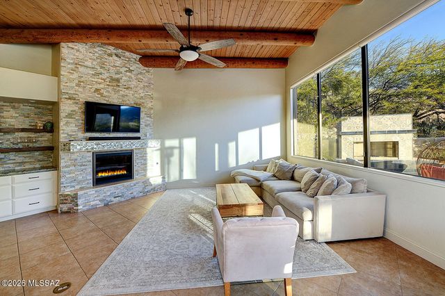 6261 E Calle De Mirar, Tucson, AZ 85750