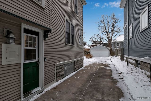 107 Crescent Avenue, Buffalo, NY 14214