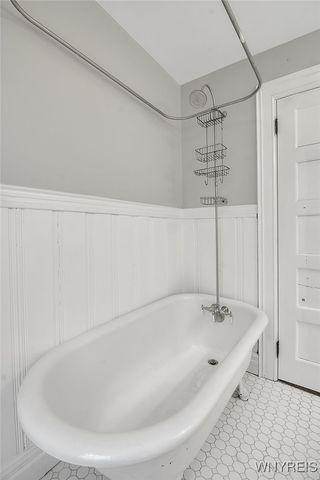 107 Crescent Avenue, Buffalo, NY 14214