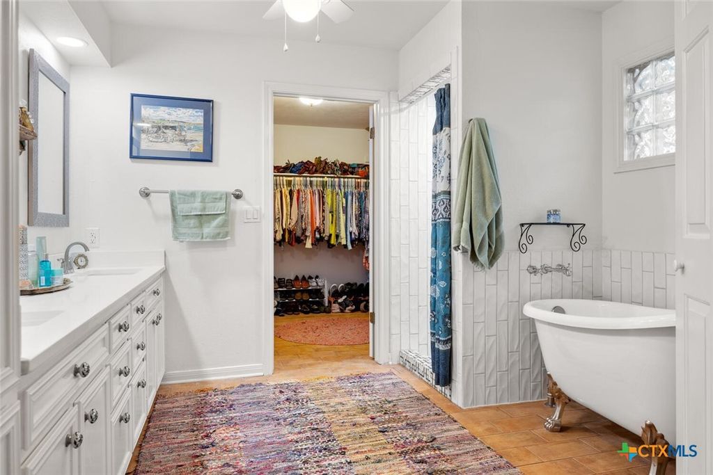 Image 15 of property listing at 15 Palmer Lane, Wimberley, TX 78676
