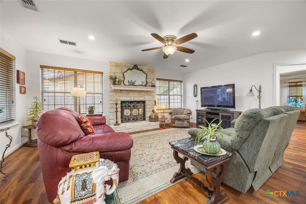 Image 5 of property listing at 15 Palmer Lane, Wimberley, TX 78676