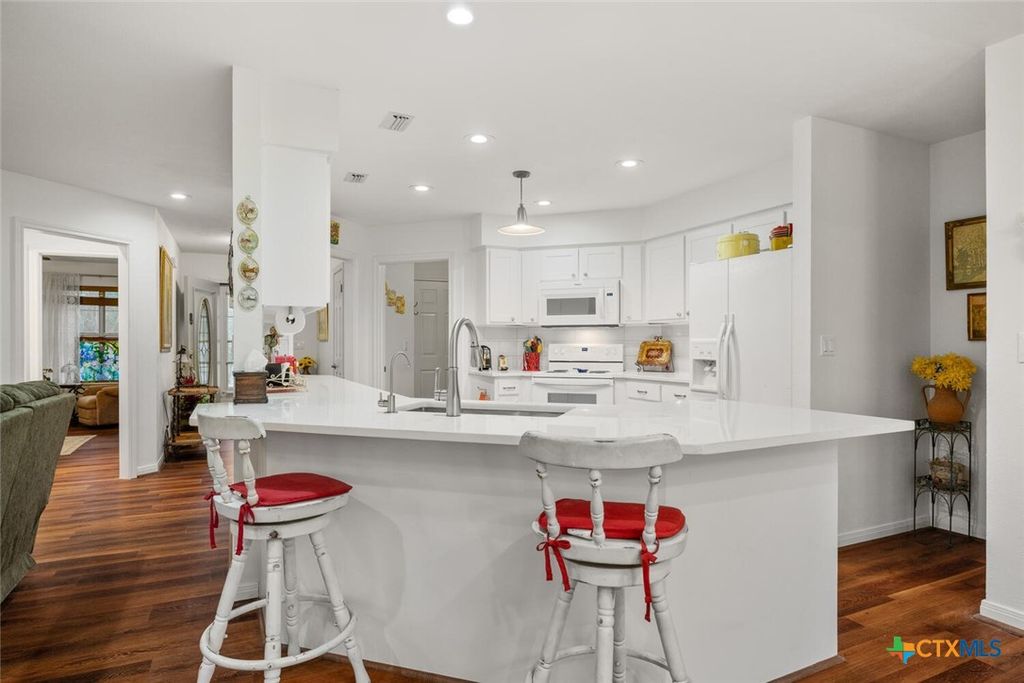 Image 9 of property listing at 15 Palmer Lane, Wimberley, TX 78676