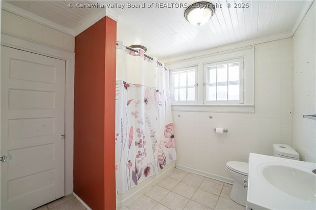 805 6th Street, Charleston, WV 25302